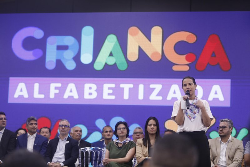 Pernambuco avança na educação e premia 50 escolas no Prêmio Escola Destaque do Programa Criança Alfabetizada