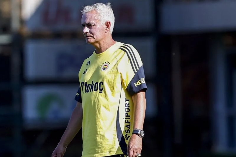 José Mourinho, técnico do Fenerbahçe