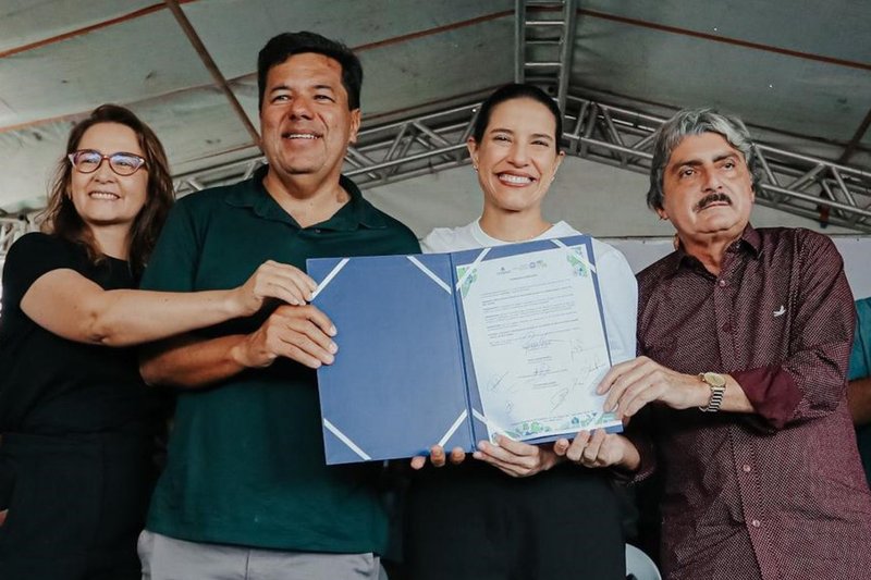 Deputado federal e ex-ministro Mendonça Filho (União) participou, nesta terça-feira (19), de um ato político ao lado da governadora de Pernambuco, Raquel Lyra (PSD), em Belo Jardim