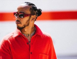 Hamilton enfrenta dificuldades de adaptação e é comparado a Sainz na Ferrari