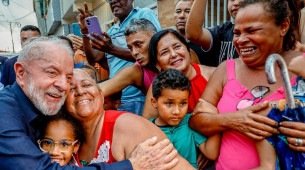 Presidente Lula melhora sua avaliação junto aos brasileiros e quanto ao seu governo.