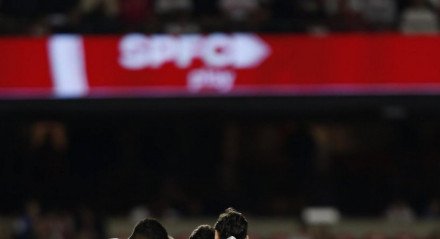 O São Paulo bateu o Atlético Nacional nos pênaltis nesta terça-feira (19), em partida válida pelas oitavas de final da Copa Libertadores. O primeiro tempo foi marcado pela superioridade do São Paulo, que já nos primeiros três minutos teve três chutes no alvo. Bobadilla e Rodriguinho chutaram de fora da área e foram bloqueados. GOL: [&#8230;]