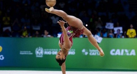 Geovanna Santos e Bárbara Domingos se destacam no início do Mundial de Ginástica Rítmica 2025, no Rio.
