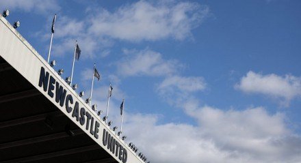 Newcastle quebra o silêncio e responde Isak após declaração
