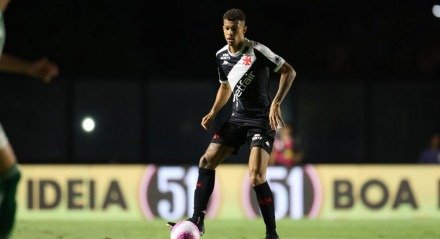 Negociação gira em torno de cinco milhões de euros, com o clube carioca mantendo parte dos direitos do zagueiro para futura venda.