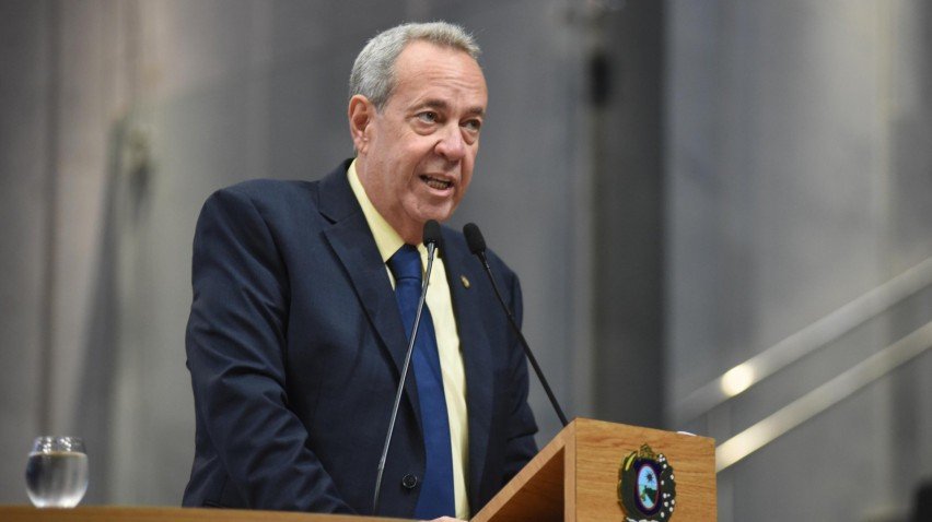 Álvaro Porto (PSDB) afirmou, em pronunciamento nesta quarta-feira (20), que o gabinete da governadora Raquel Lyra (PSD) estaria no comando de uma "milícia digital"