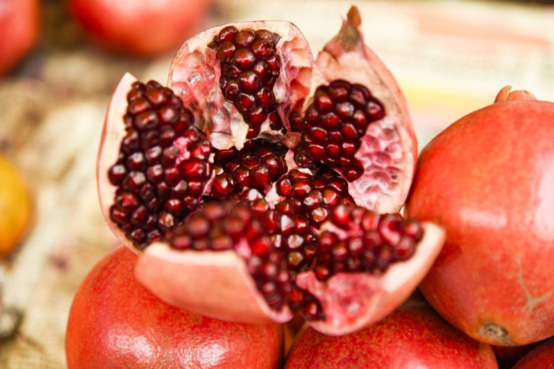 Imagem ilustrativa da fruta romã! 
