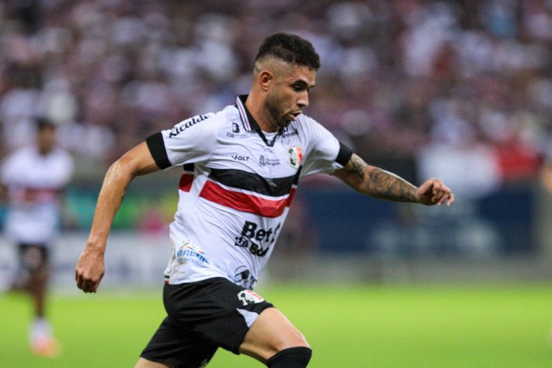 Renato, atacante do Santa Cruz