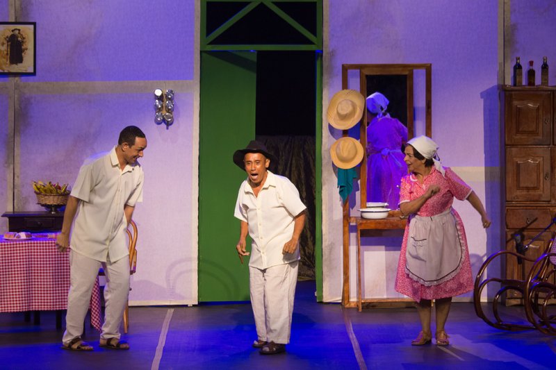 Imagem do espetáculo 'Um Sábado em 30', produção do Grupo Teatro de Raízes de Pernambuco e Capibaribe Produções