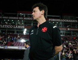 Vasco recusa oferta milionária por lateral-direito