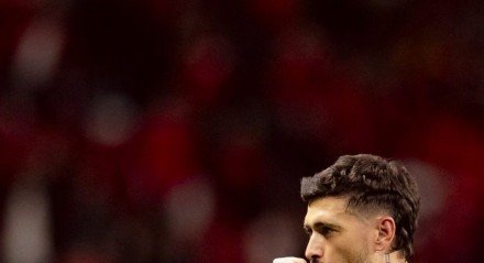 Arrascaeta e Pedro marcam para classificar o Flamengo para às quartas