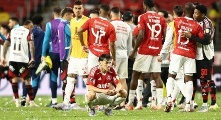 No Beira-Rio, o Internacional perdeu por 2 a 0 para o Flamengo e se despediu da Libertadores nas oitavas de final.