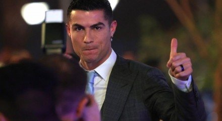 Em transmissão no canal de CR7, o cantor sertanejo vai realizar um show exclusivo no próximo sábado (23), às 16h30 (horário de Brasília).