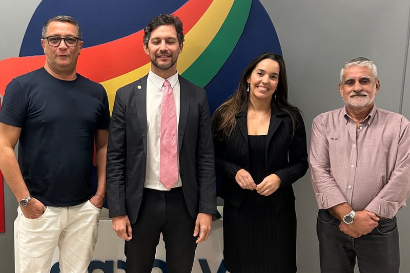 O superintendente da Polícia Federal Antônio de Pádua e a superintendente adjunta Adriana Vasconcelos, recebidos por Laurindo Ferreira e Fernando Castilho em almoço no Sistema Jornal do Commercio de Comunicação