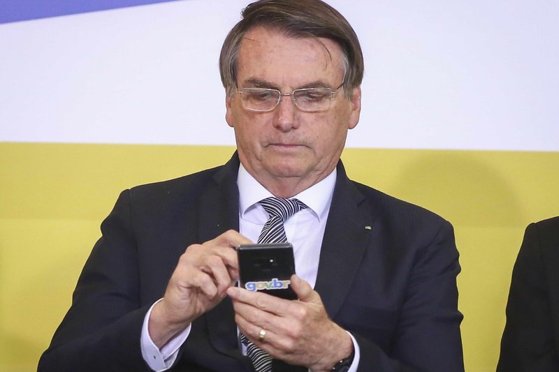 Polícia Federal diz que Bolsonaro burlou STF e encaminhou 300 vídeos pelo WhatsApp
