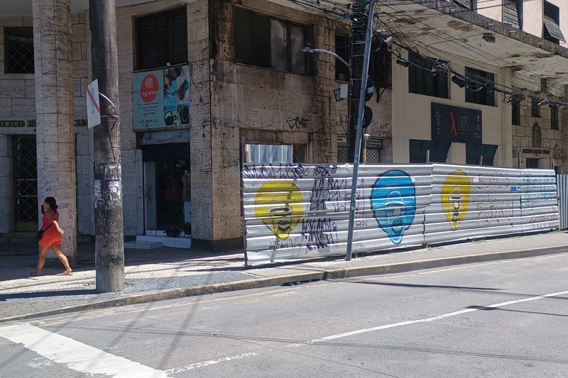 Obra esquecida no centro do Recife