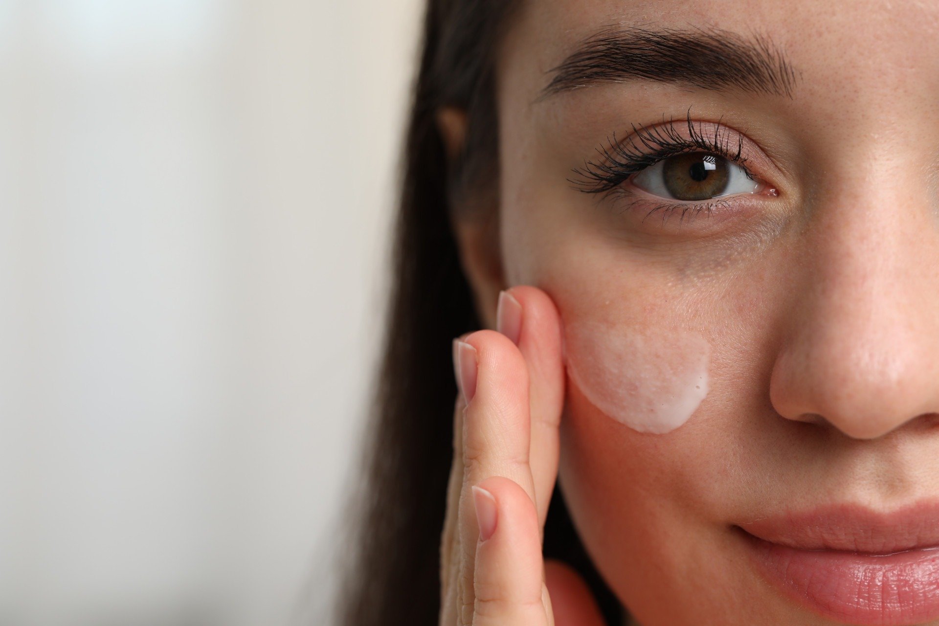 Rotina de skincare minimalista para economizar sem perder resultado