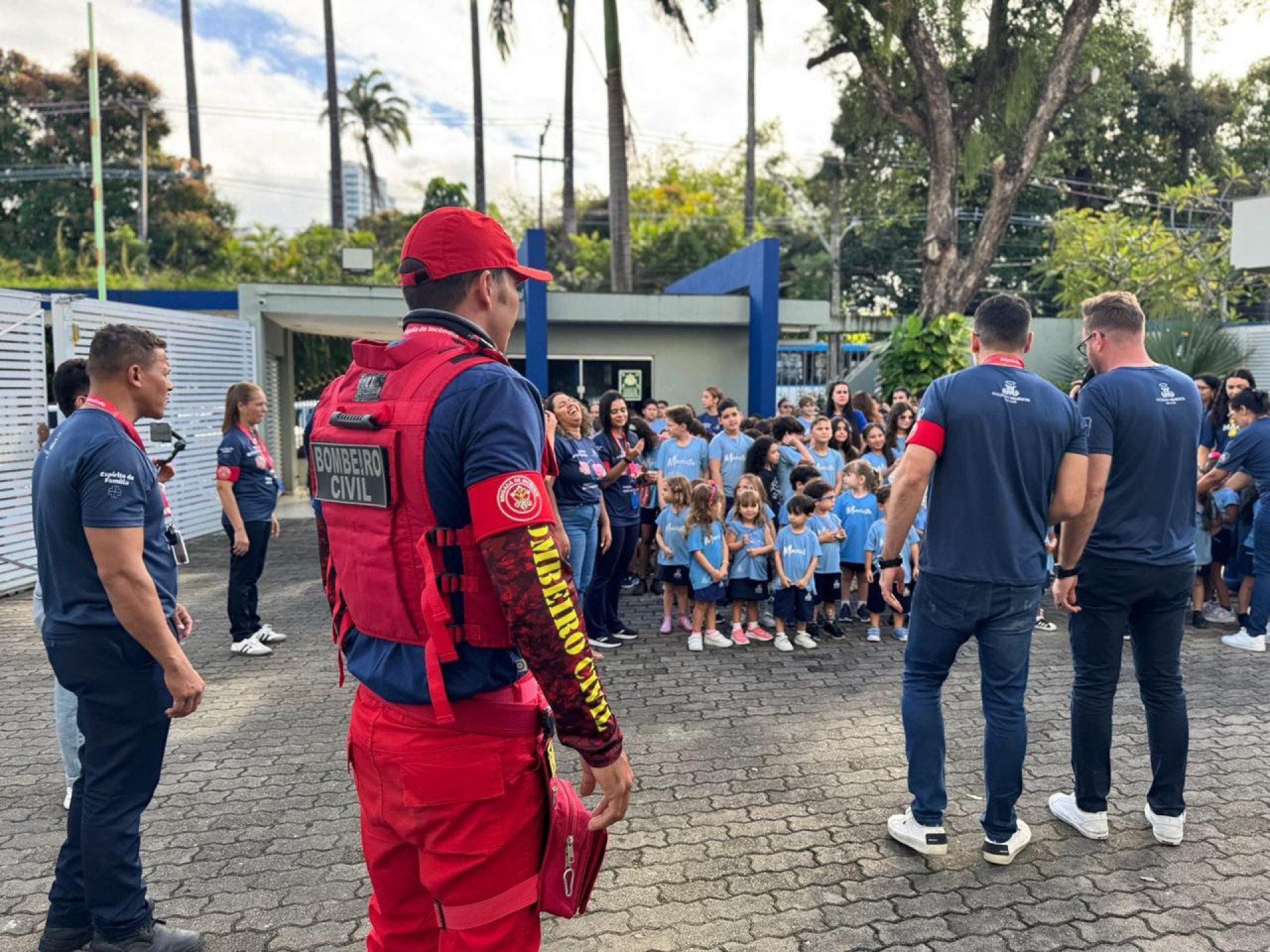 Planos de segurança: simulados de evacuação com Corpo de Bombeiros fortalecem prevenção nas escolas