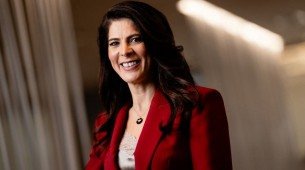 Roberta Godoi conversa com empresários e profissionais locais sobre inovação e digitalização de pequenas e médias empresas