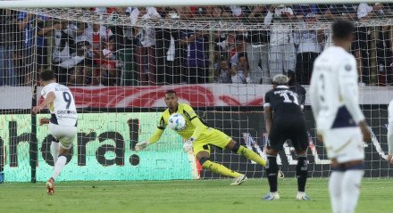 O time equatoriano bateu o Alvinegro por 2 a 0 na noite desta quinta-feira (21), em Quito, e eliminou os brasileiros nas oitavas da Libertadores.