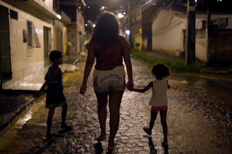 Cena da família Martins em "Tijolo por Tijolo"