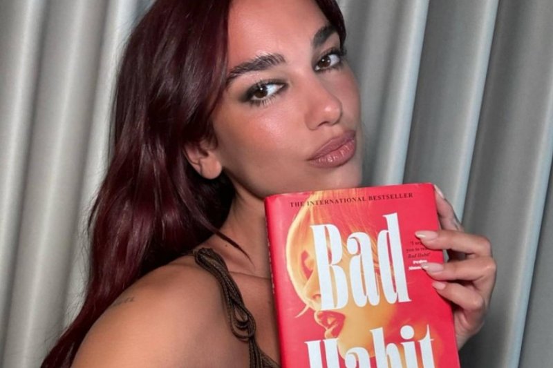 Dua Lipa tem clube de leituras