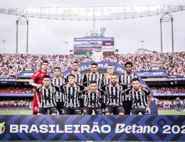 Alvo de críticas, jogador cogita deixar o Santos