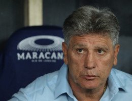 Renato Gaúcho completa um turno à frente do Fluminense