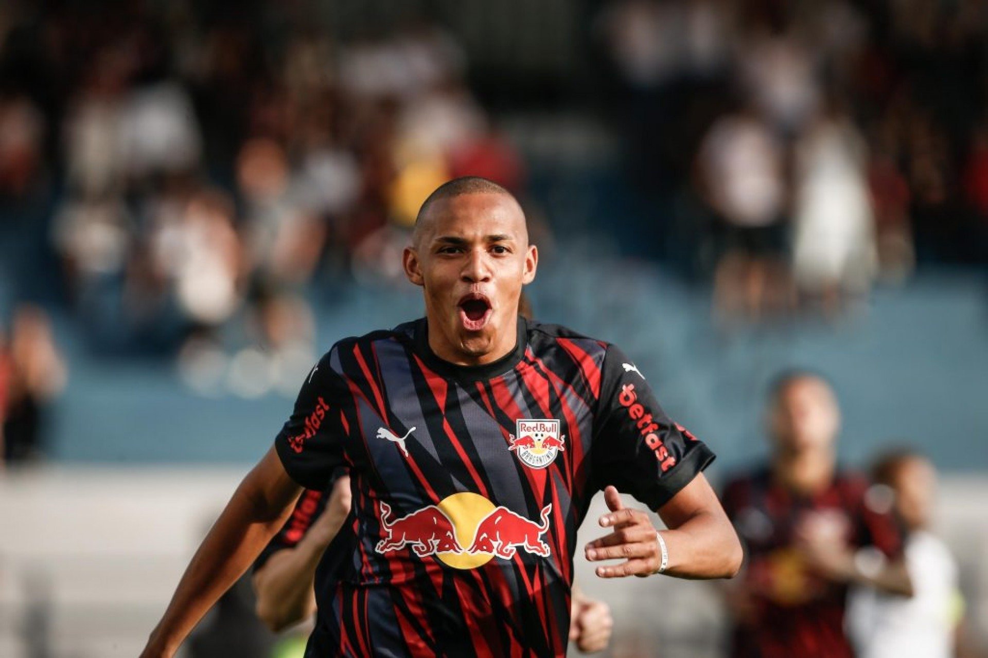 Em jogo agitado, Red Bull Bragantino vence Fluminense e quebra tabu