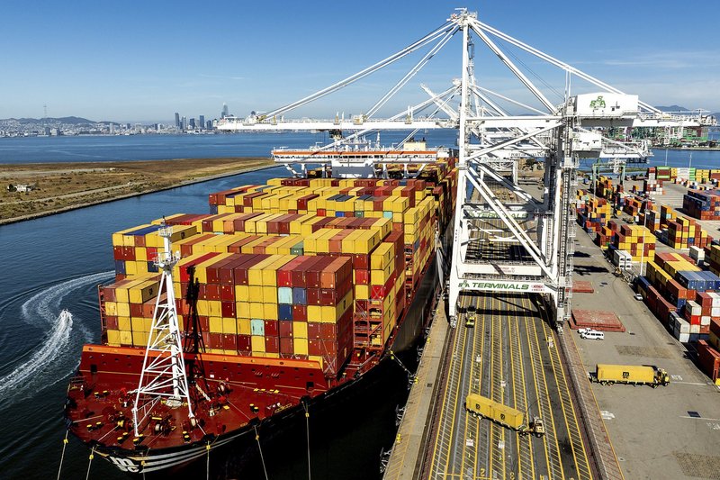 Navio cargueiro no Porto de Oakland, na Califórnia
