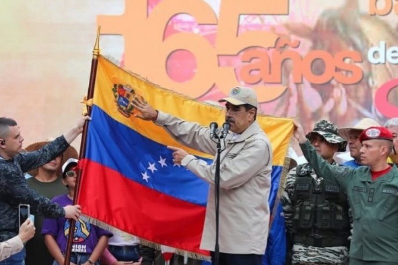Venezuelanos participam de jornada de alistamento convocada por Maduro em meio à tensão com EUA