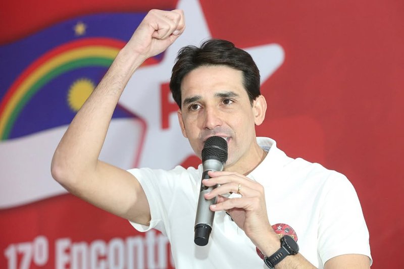 Silvio Costa Filho em evento do PT Pernambuco