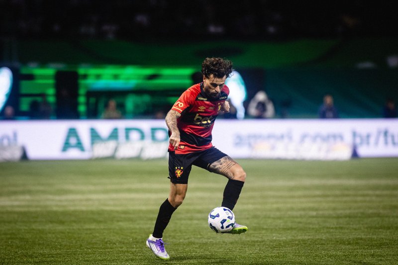 Lucas Lima, meia do Sport