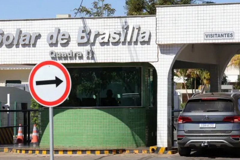 Ministro do STF, Alexandre de Moraes, autoriza Jair Bolsonaro a comemorar aniversário da filha em casa