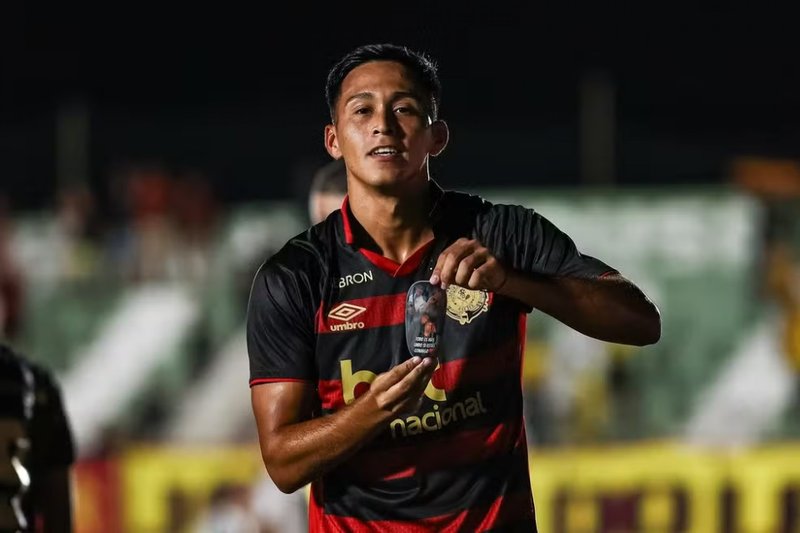 Atencio comemora gol pelo Sport