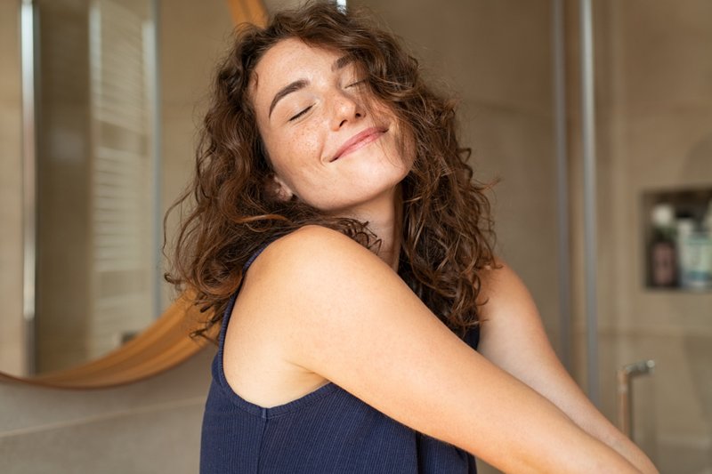 Imagem ilustrativa de uma mulher feliz! 