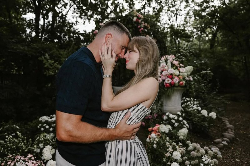Taylor Swift anuncia noivado com Travis Kelce