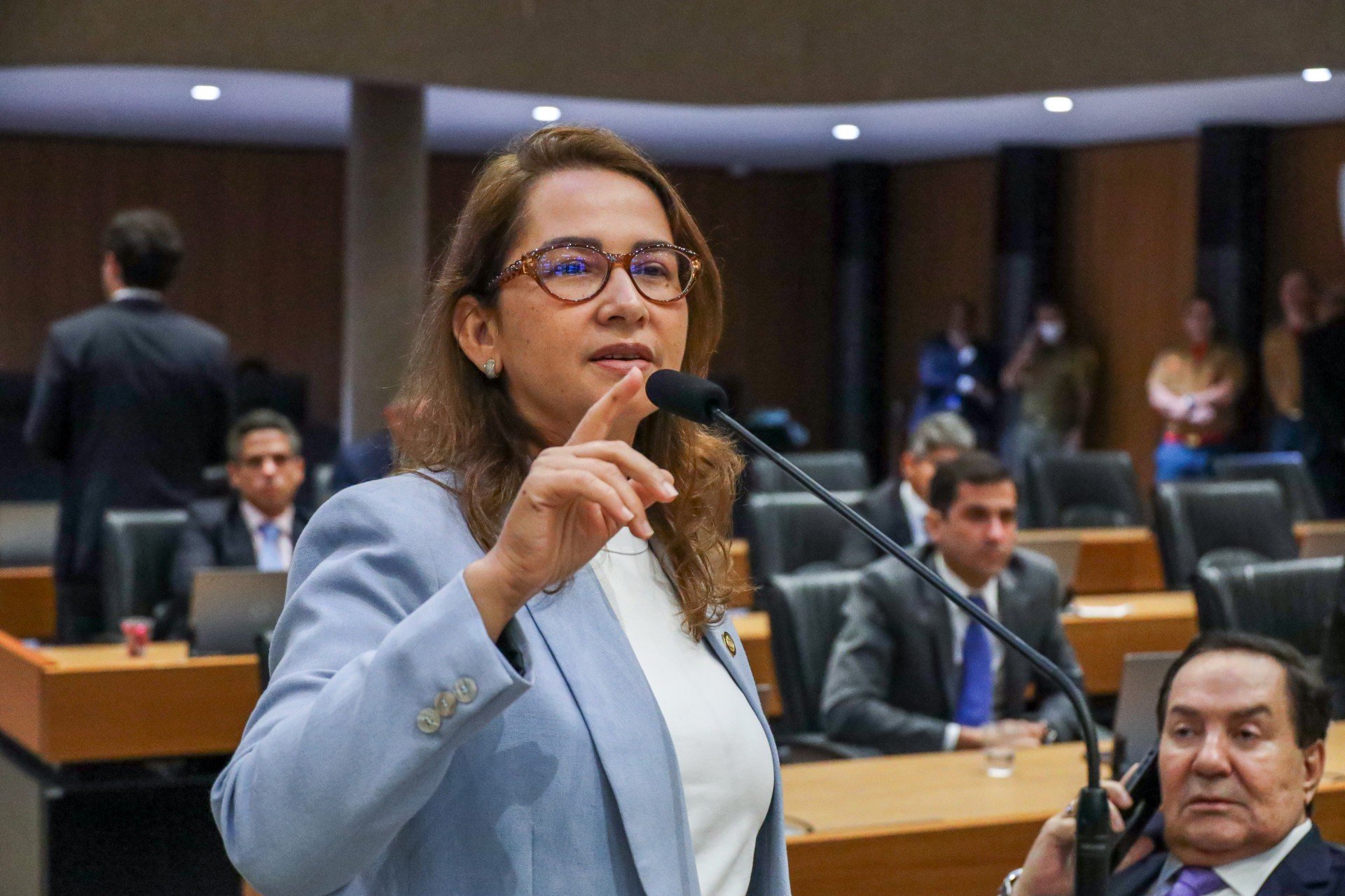Nova decisão da Justiça devolve liderança do PSDB na Alepe a Débora Almeida