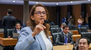 Deputada Débora Almeida afirma que PSDB não apresentou recurso na Justiça contra decisão que anulou reunião da Executiva e manteve sua liderança