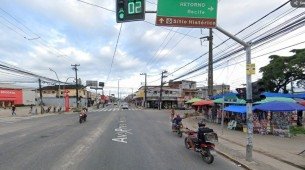 Cruzamento da Avenida Antônio da Costa Azevedo com a Avenida Presidente Kennedy, em Olinda