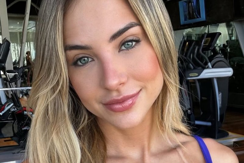 Gabi Martins exibe decote volumoso na Festa de Barretos