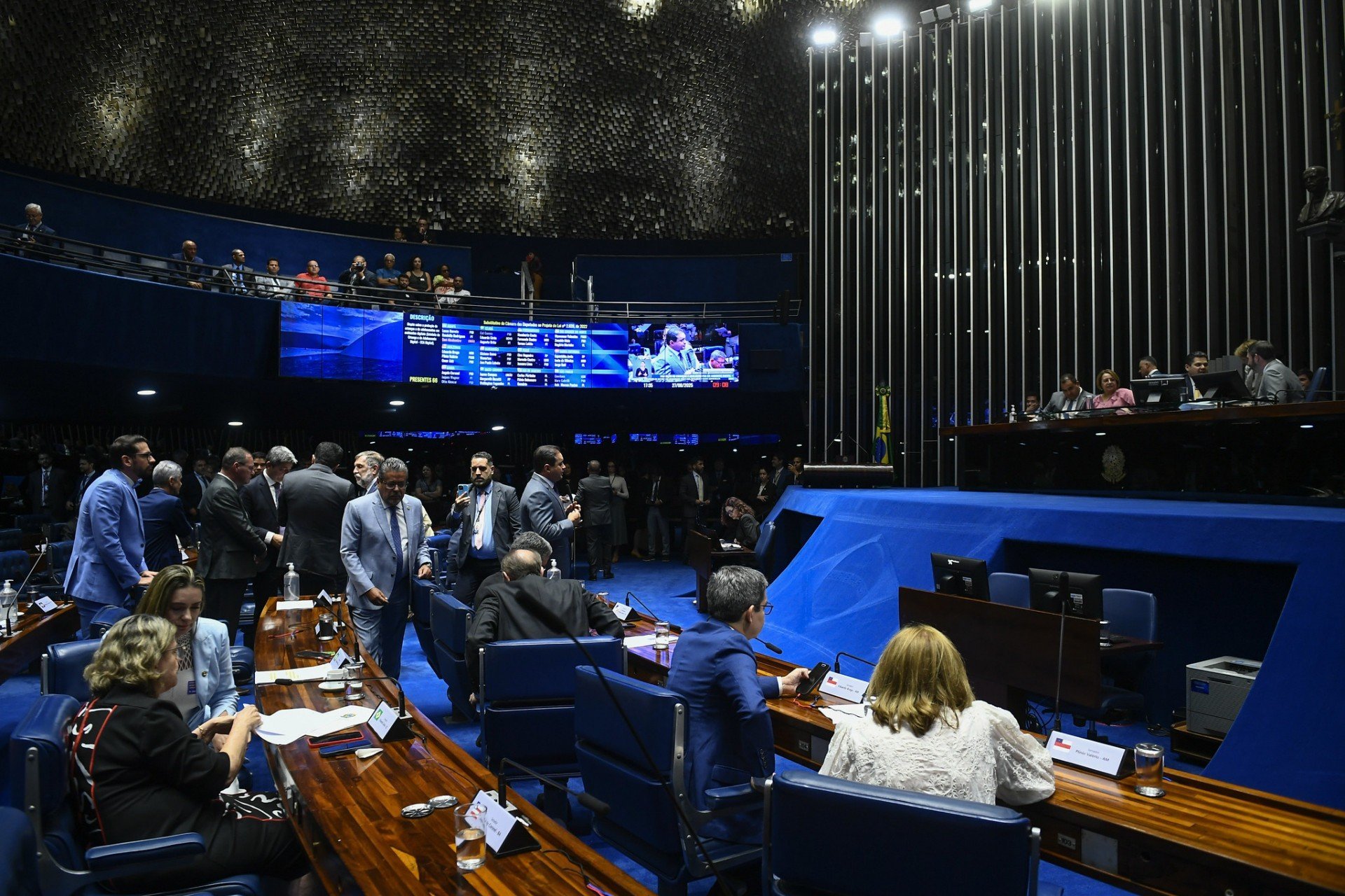Apenas STF pode autorizar buscas nas dependências do Congresso, decidem ministros da Corte