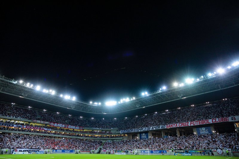 Imagem da torcida do Santa Cruz na Arena de Pernambuco
