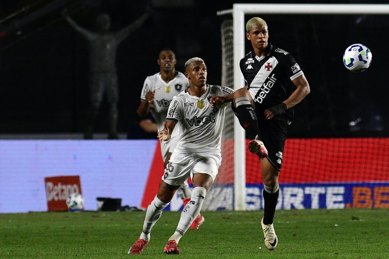 Lance do jogo entre Vasco x Botafogo pelas quartas de final da Copa do Brasil