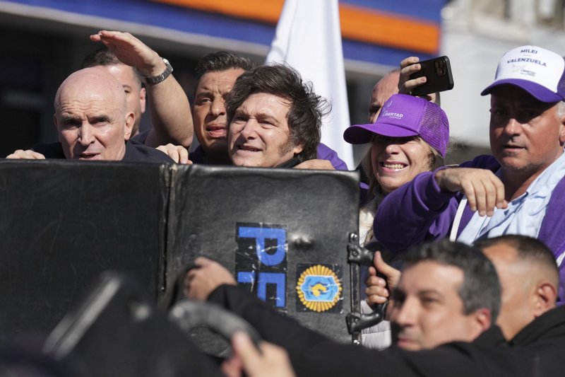 Javier Milei, presidente da Argentina, chama denúncias de suborno contra sua irmã de farsa e diz sair mais forte após pedradas