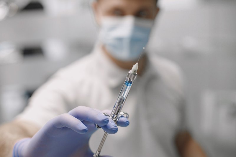 Ozonioterapia consiste na aplicação de uma mistura de oxigênio e ozônio em diferentes vias (injeções, insuflações ou aplicações tópicas)