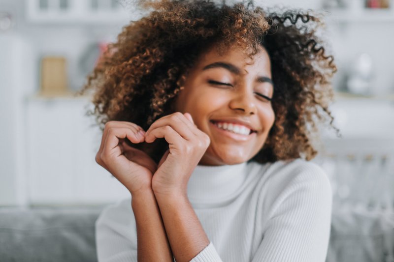 Imagem de uma mulher sorrindo
