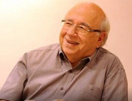 Cronista, cartunista, ficcionista, saxofonista, gourmet e torcedor fanático do Internacional, Luis Fernando Verissimo sempre foi uma das raras unanimidades positivas do País