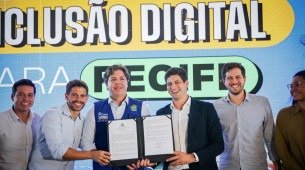 Ministro das Comunicações, Frederico de Siqueira Filho, e prefeito do Recife, João Campos, assinam acordo de cooperação técnica