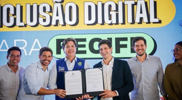 Recife recebe 500 computadores em parceria entre Ministério das Comunicações e Prefeitura